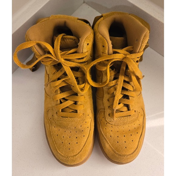 Nike YOUTH Air Force 1 High LV8 (GS) WHEAT SIZE 7Y, FITS WOMEN'S 8.5 LAX‎ - Picture 2 of 9